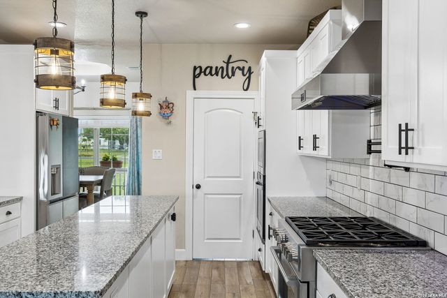 9691 Crow Ln, Adkins, TX 78101