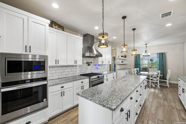 9691 Crow Ln, Adkins, TX 78101