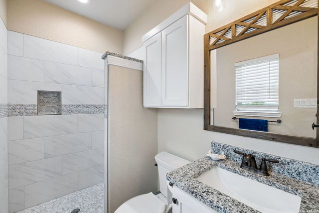 9691 Crow Ln, Adkins, TX 78101