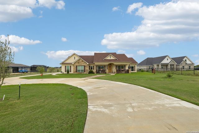 9691 Crow Ln, Adkins, TX 78101