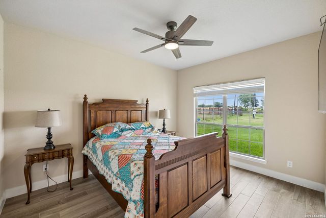 9691 Crow Ln, Adkins, TX 78101