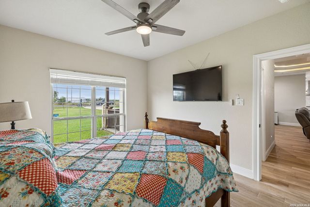 9691 Crow Ln, Adkins, TX 78101