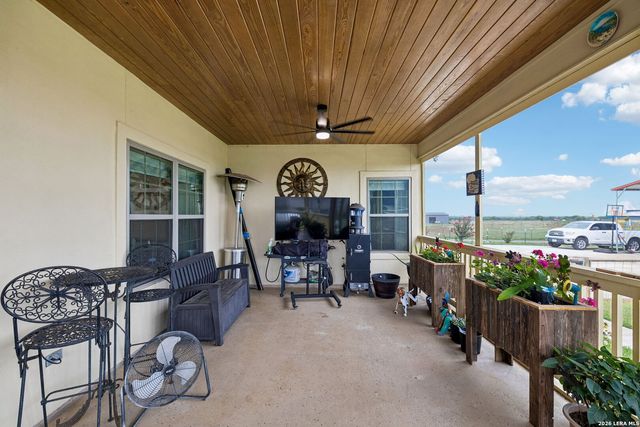 9691 Crow Ln, Adkins, TX 78101