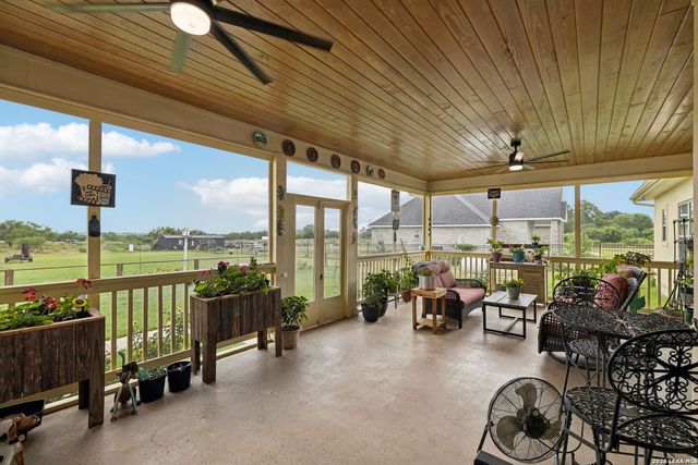 9691 Crow Ln, Adkins, TX 78101