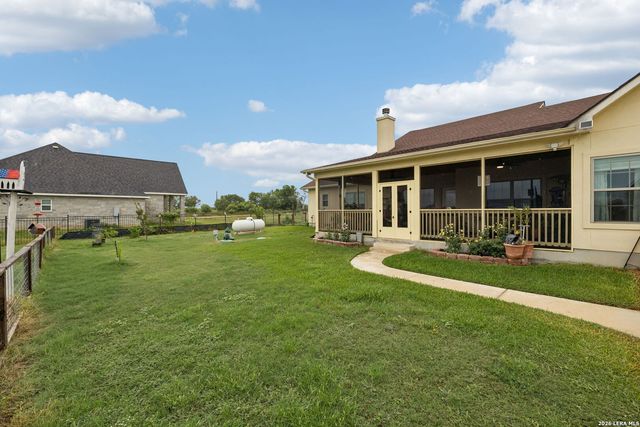 9691 Crow Ln, Adkins, TX 78101