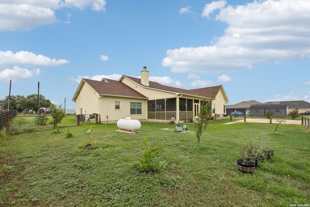9691 Crow Ln, Adkins, TX 78101