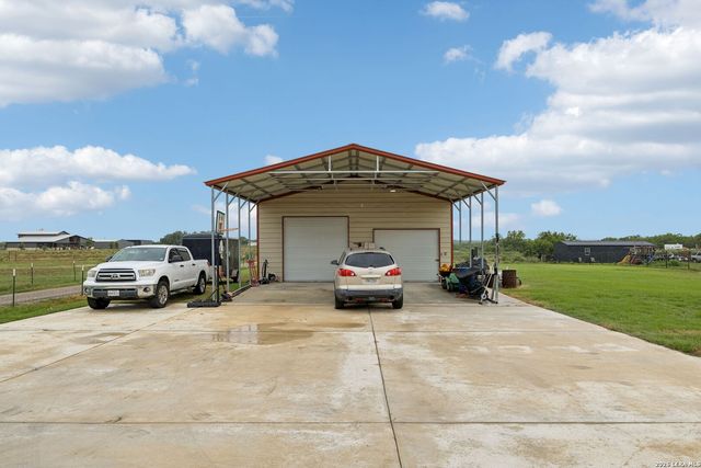 9691 Crow Ln, Adkins, TX 78101