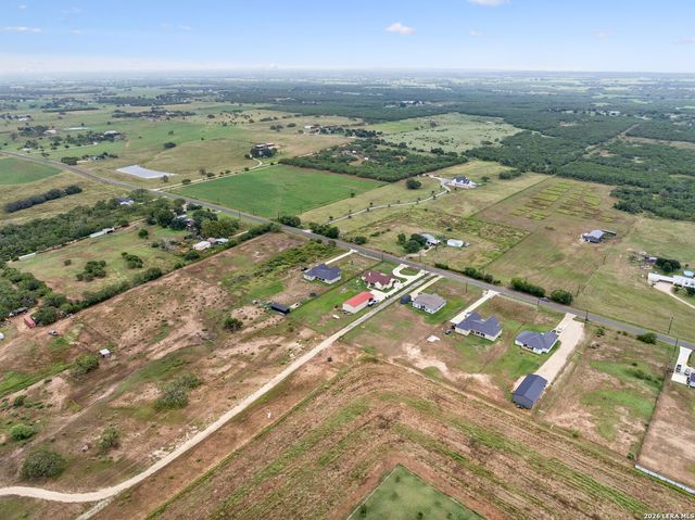 9691 Crow Ln, Adkins, TX 78101