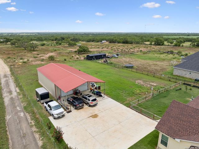 9691 Crow Ln, Adkins, TX 78101