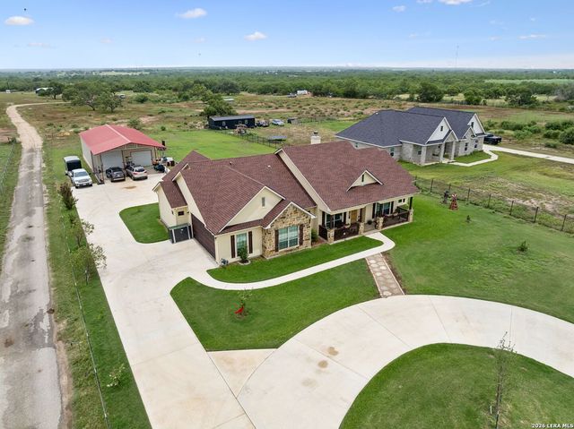 9691 Crow Ln, Adkins, TX 78101