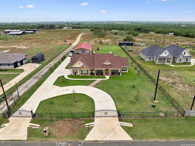 9691 Crow Ln, Adkins, TX 78101