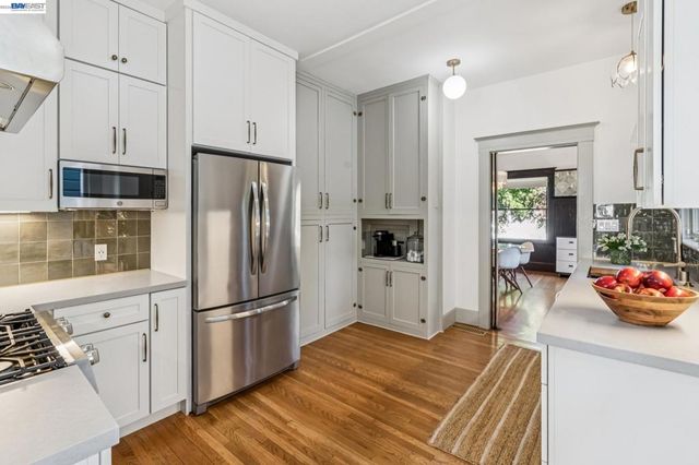 2200 San Jose Ave, Alameda, CA 94501