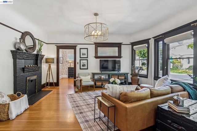 2200 San Jose Ave, Alameda, CA 94501