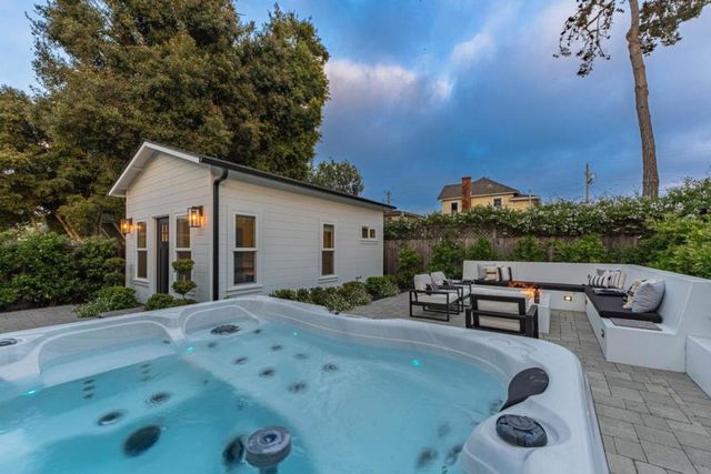 743 Bayview Avenue, Pacific Grove, CA 93950