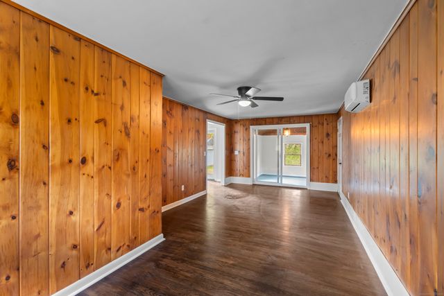 15 Pomps Lane, North Branford, CT 06471