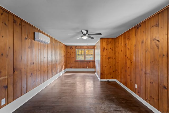 15 Pomps Lane, North Branford, CT 06471