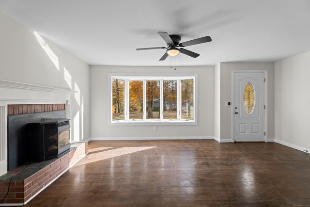 15 Pomps Lane, North Branford, CT 06471