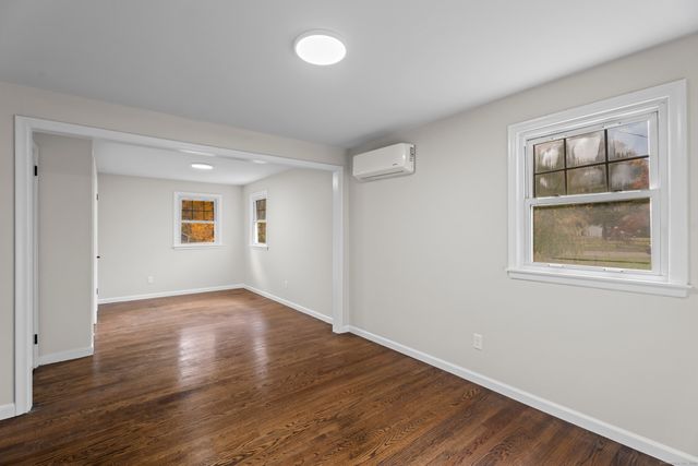 15 Pomps Lane, North Branford, CT 06471