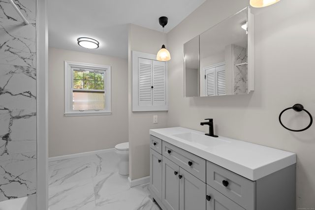 15 Pomps Lane, North Branford, CT 06471