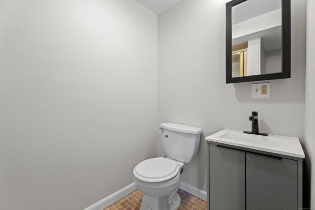 15 Pomps Lane, North Branford, CT 06471