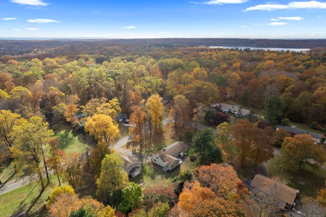 15 Pomps Lane, North Branford, CT 06471