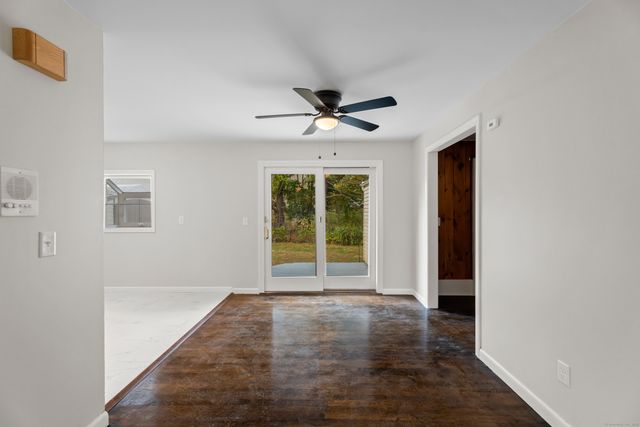 15 Pomps Lane, North Branford, CT 06471