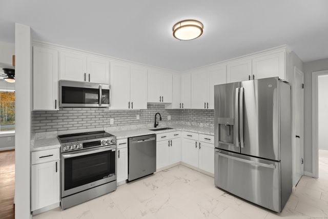 15 Pomps Lane, North Branford, CT 06471