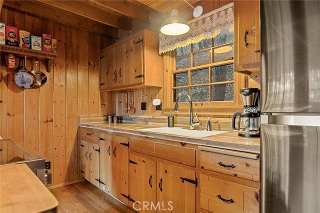 24085 Alpine, Crestline, CA 92325