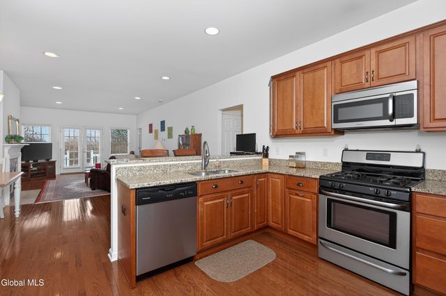 7 Jordan Point Drive, North Greenbush, NY 12180