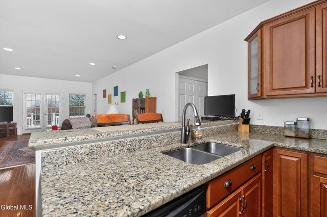 7 Jordan Point Drive, North Greenbush, NY 12180