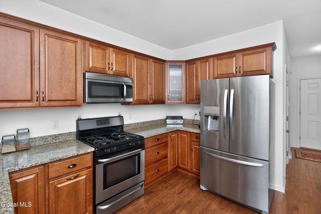 7 Jordan Point Drive, North Greenbush, NY 12180