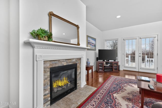 7 Jordan Point Drive, North Greenbush, NY 12180