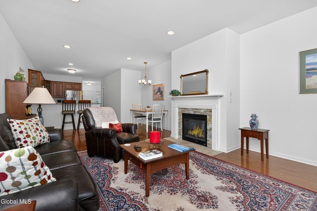 7 Jordan Point Drive, North Greenbush, NY 12180