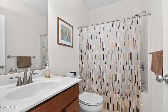 7 Jordan Point Drive, North Greenbush, NY 12180