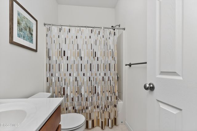 7 Jordan Point Drive, North Greenbush, NY 12180