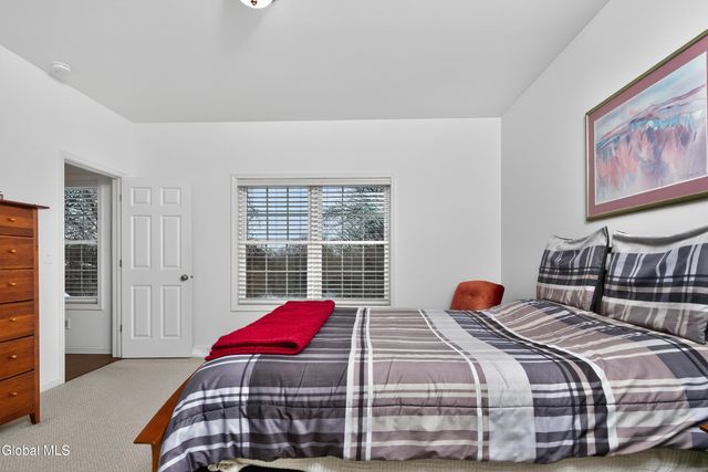 7 Jordan Point Drive, North Greenbush, NY 12180