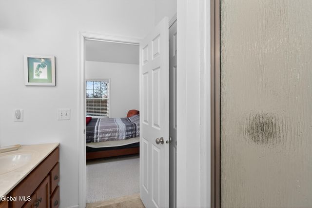 7 Jordan Point Drive, North Greenbush, NY 12180