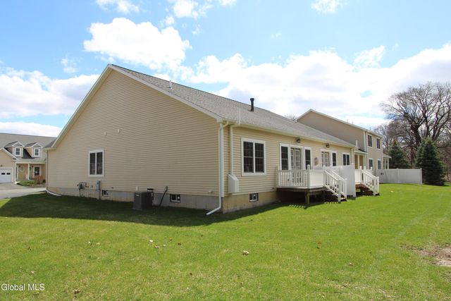 7 Jordan Point Drive, North Greenbush, NY 12180