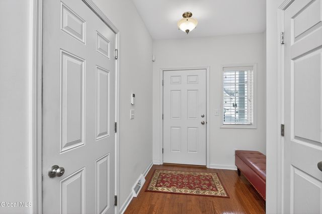 7 Jordan Point Drive, North Greenbush, NY 12180