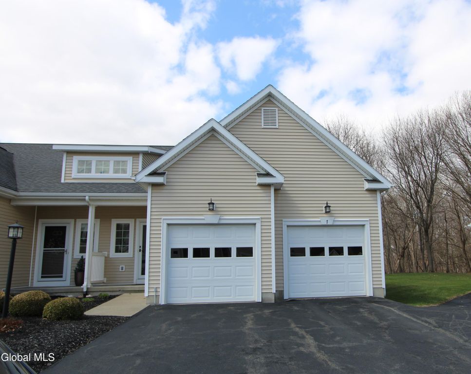 7 Jordan Point Drive, North Greenbush, NY 12180