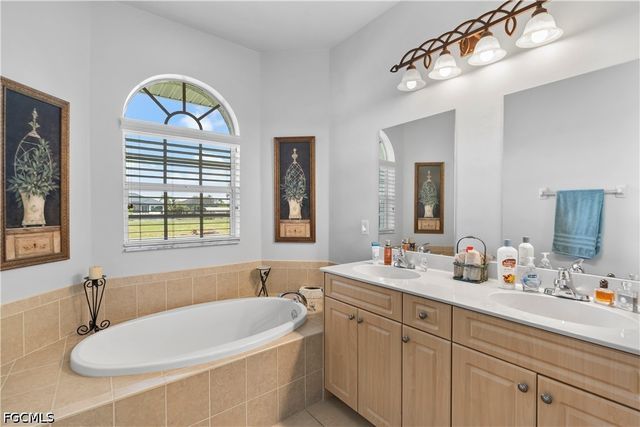 126 SW 39th PL, Cape Coral, FL 33991