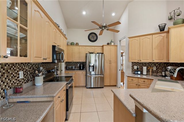 126 SW 39th PL, Cape Coral, FL 33991