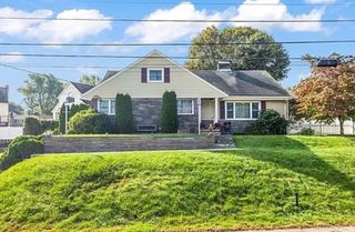 3 Greenview Rd 3, Stoneham, MA 02180