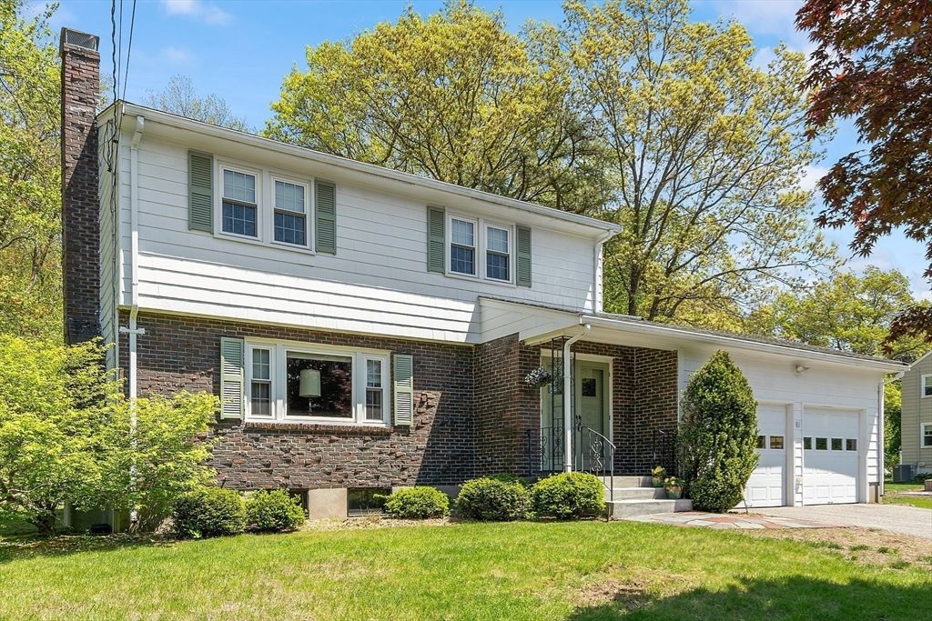 13 Old Stagecoach Road, Bedford, MA 01730
