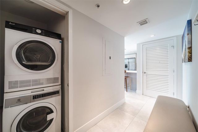 1133 102nd St 504, Bay Harbor Islands, FL 33154