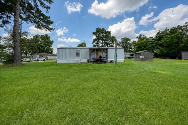 108 Monroe Street, Willis, TX 77378