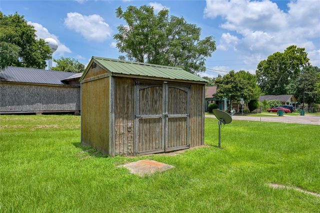 108 Monroe Street, Willis, TX 77378