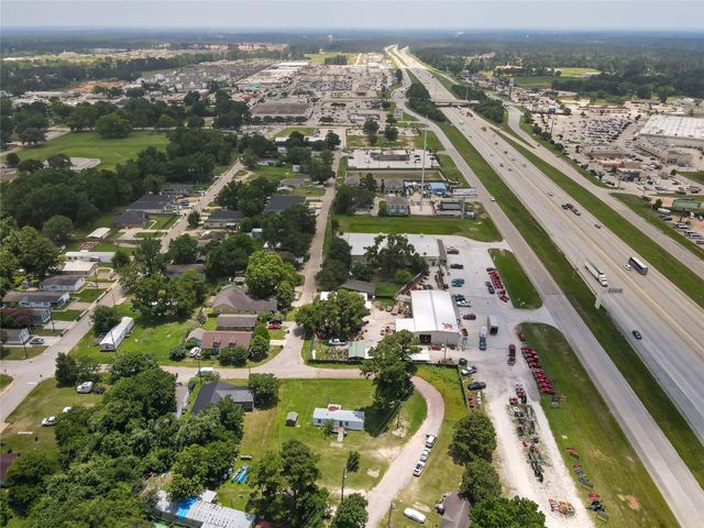 108 Monroe Street, Willis, TX 77378