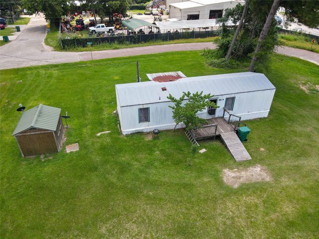 108 Monroe Street, Willis, TX 77378