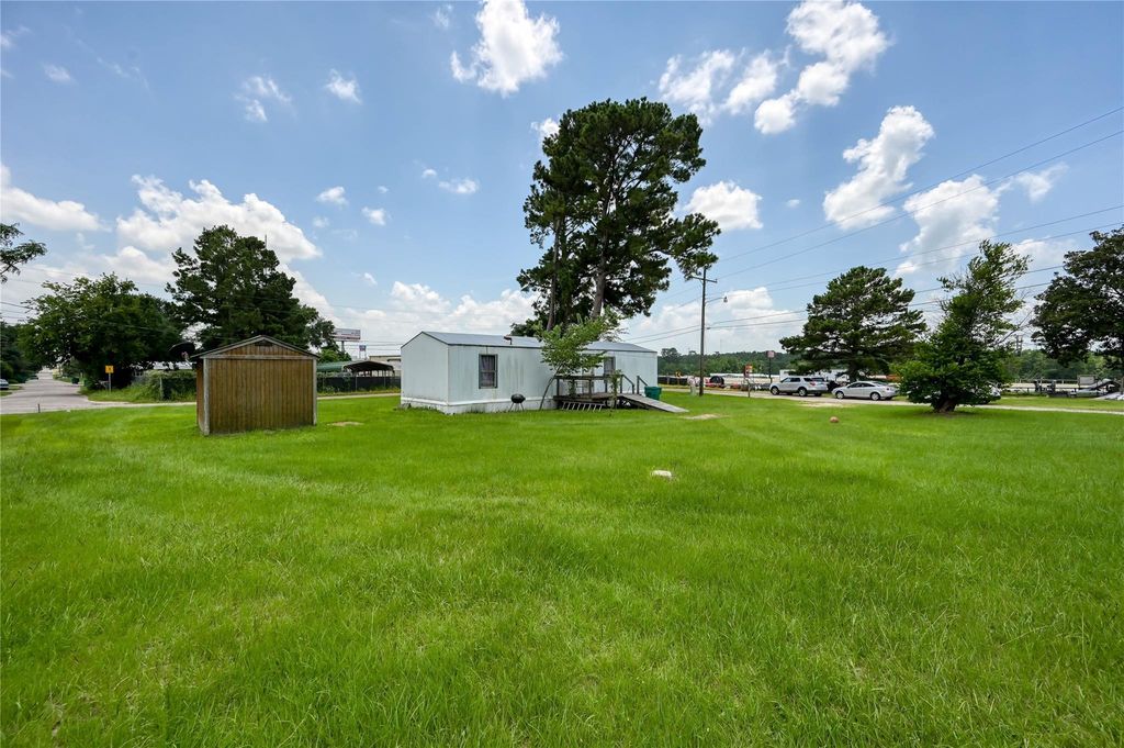 108 Monroe Street, Willis, TX 77378